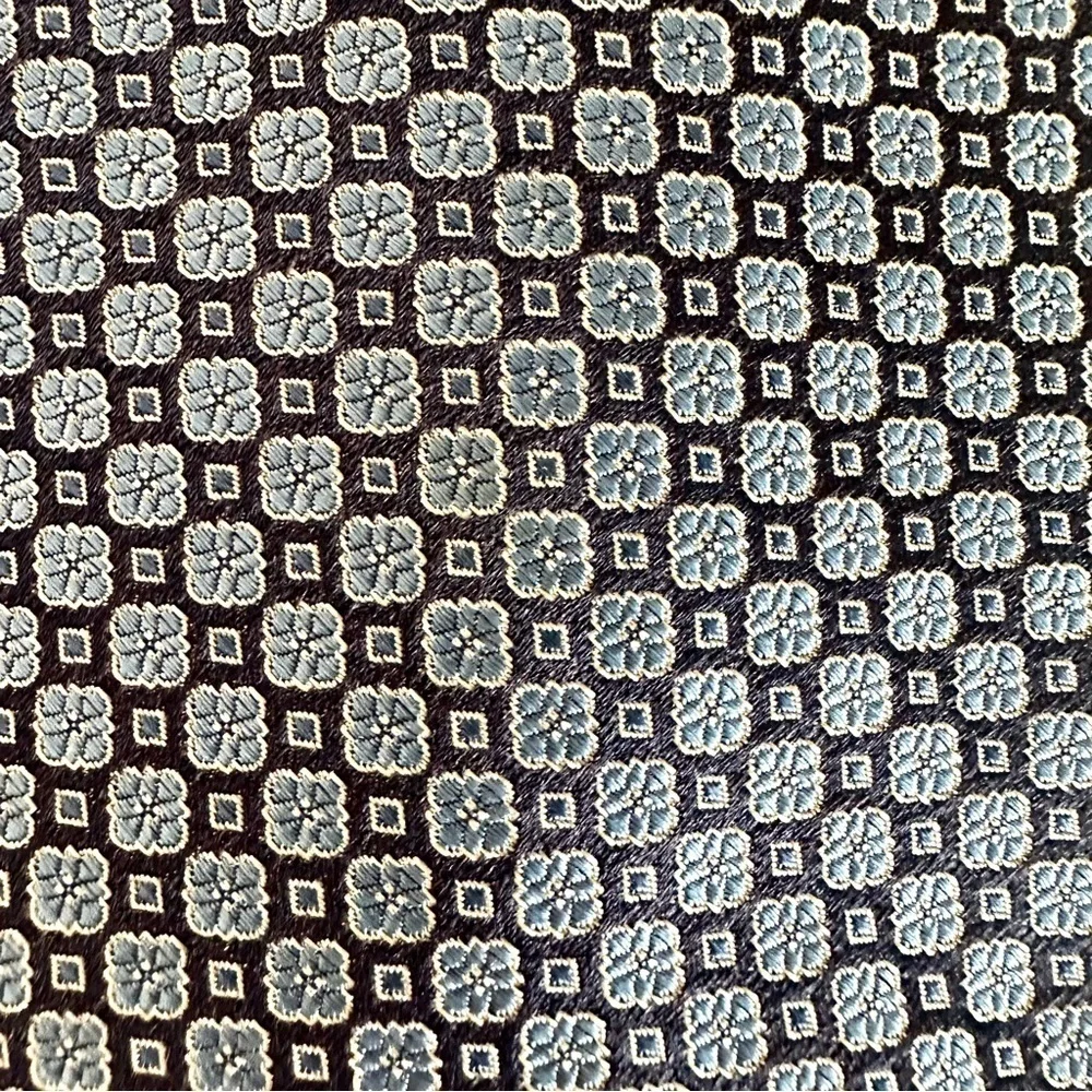 Tommy Hilfiger Men’s 100% Silk Tie 2 Tone Blue Size O/S